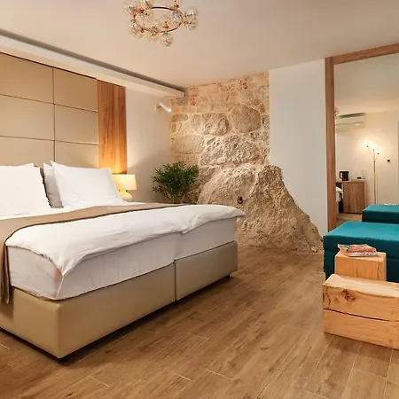 Ibella Luxury Σπλιτ